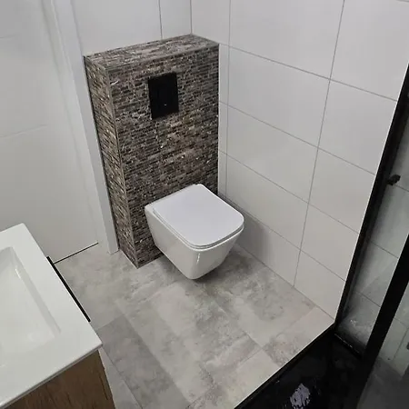 דירה Przestronny Dwupoziomowy 82m Z Trzema Sypialniami, Salonem Z Xboxem, Dwiema Lazienkami, Klimatyzacja I Parkingiem